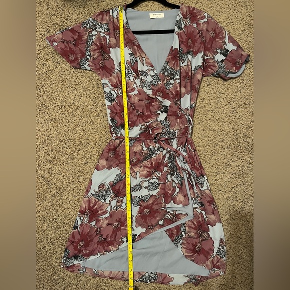 Aritzia Wallace Babaton Floral Wrap Dress Size XS - Picture 7 of 8